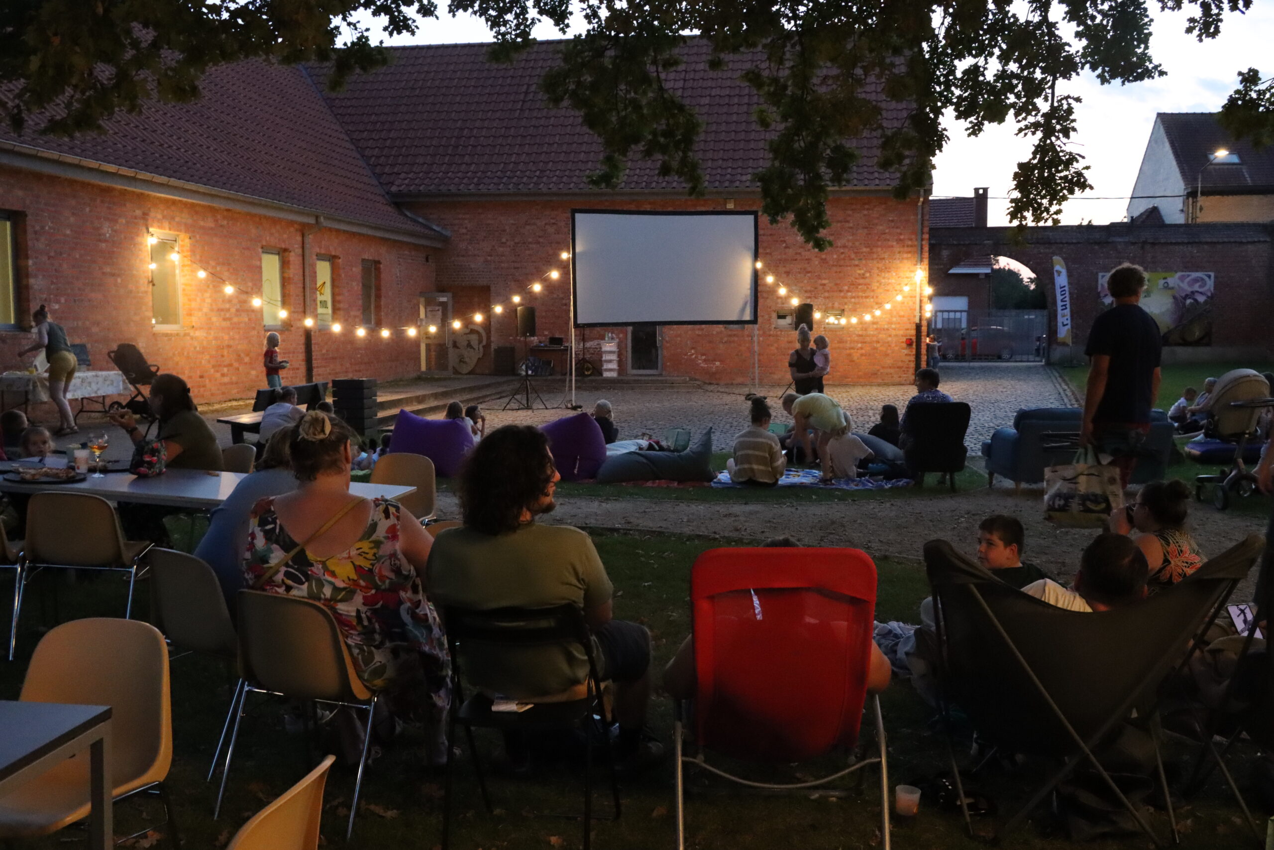 Projection en plein air à L'Envol.